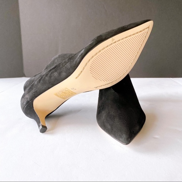 Azura Flaviada Plunge Vamp Bootie US7 ($120) - Picture 6 of 6